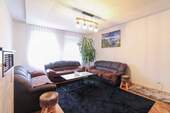 Wohnzimmer EG - 1 Zimmer Mehrfamilienhaus, Wohnhaus zum Kaufen in Stuttgart