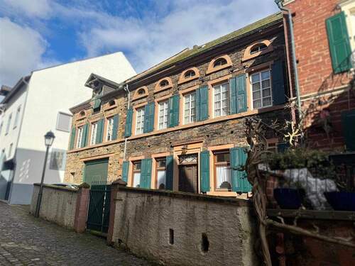 Straßenansicht - 7 Zimmer Einfamilienhaus zum Kaufen in Ürzig