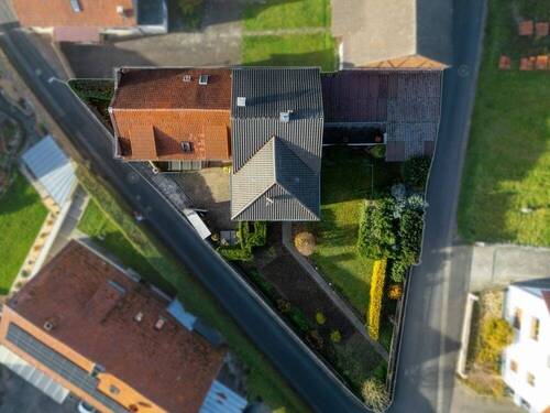 Drohnenaufnahme - 7 Zimmer Mehrfamilienhaus, Wohnhaus zum Kaufen in Werneck / Zeuzleben