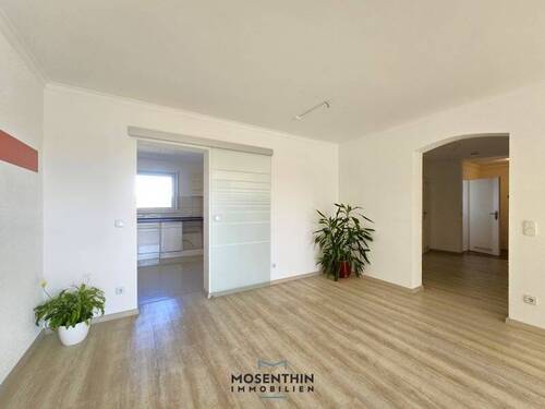 Wohnzimmer - 3 Zimmer Etagenwohnung zum Kaufen in Salach