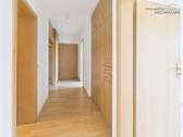 Diele mit Einbauschränken - 3 Zimmer Etagenwohnung zur Miete in Straubing