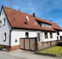 *SOFORT FREI* Geräumiges Haus mit Anbau, Nebengebäude und unterkellerter Garage in zentraler Lage, Grd. 559m², Wohnfl. 145m² - Haßfurt Augsfeld