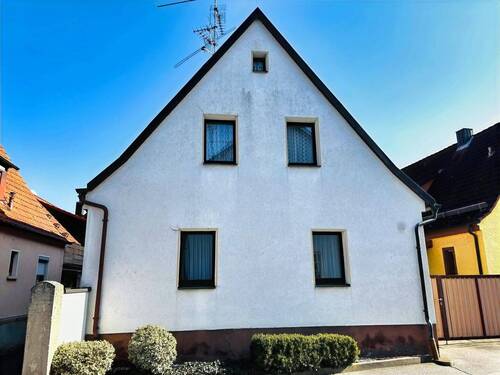 Westansicht (Straßenseite) - 8 Zimmer Einfamilienhaus zum Kaufen in Haßfurt