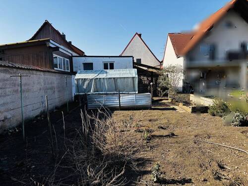 großer Nutzgarten auf der Ostseite - 