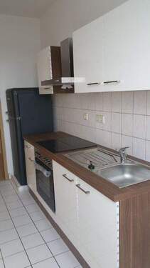 Küche mit Einbauküche - 2 Zimmer Etagenwohnung zur Miete in Chemnitz