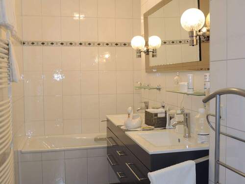 Badzimmer mit Wanne - 