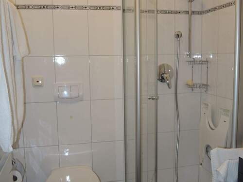 Badezimmer mit Dusche - 