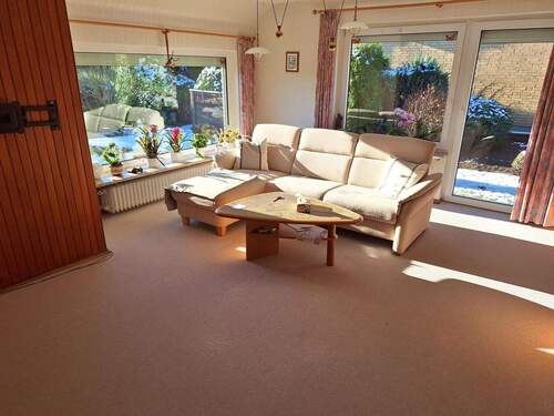 lichtdurchflutetes Wohnzimmer - 