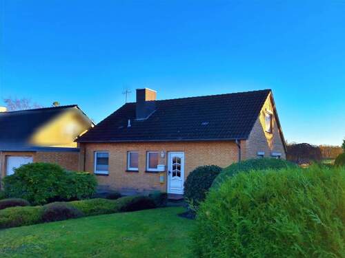 Süd-West-Ansicht - Charmantes EFH in sehr guter Wohnlage mit großem Grundstück