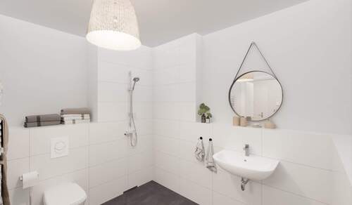 Modern gefliestes Badezimmer mit bodengleicher Dus - Etagenwohnung mit 48,20 m&sup2; in Frankfurt (Oder) zum Kaufen