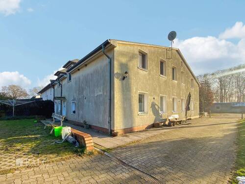 Seitenansicht + Einfahrt - 