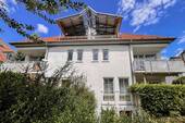 Ansicht Haus Front - Natur pur: Gepflegte 3-Zi.-ETW mit Balkon in schöner Ortsrandlage von Halle-Seeben