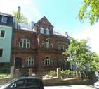 Frontansicht - Kreuzbergviertel: Teilsaniertes Jugendstil-Mehrfamilienhaus mit weiterem Fertigstellungsbedarf und Baugenehmigung für große Balkone