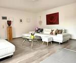 großzügiges Wohnzimmer im OG - 