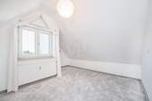 Schlafzimmer zwei im Dachgeschoss - 