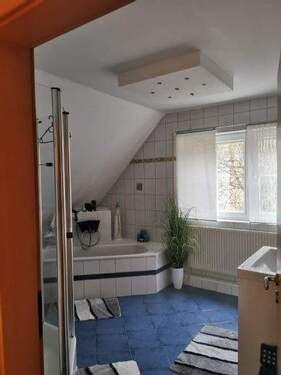 Bad - 3 Zimmer Etagenwohnung in Effeltrich