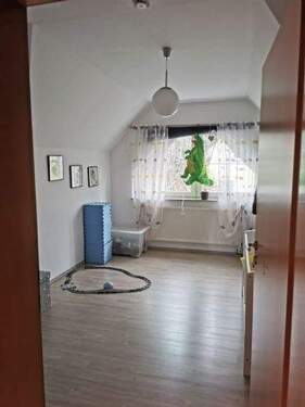 Kinderzimmer - Etagenwohnung mit 100,00 m² in Effeltrich zur Miete