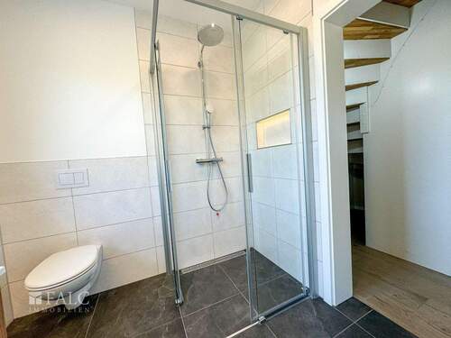 Dusche im Gäste WC - 