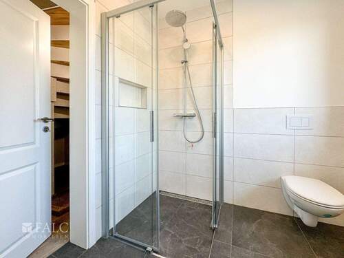 Gäste WC mit Abstellraum - 