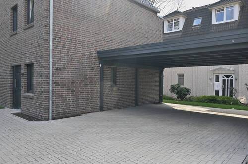 Carport - Einfamilienhaus mit 138,20 m&sup2; in Oldenburg zum Kaufen
