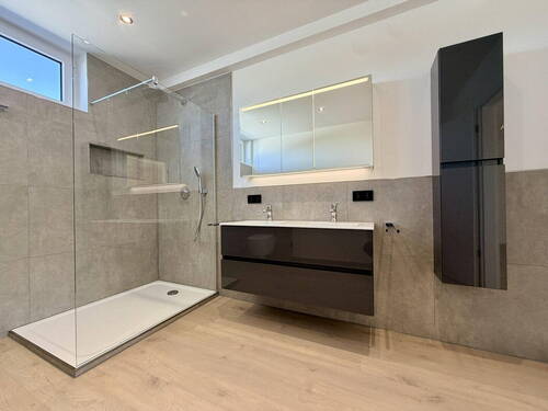 Badezimmer Beispielbild - 4 Zimmer Etagenwohnung in Karlsbad