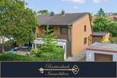 Hausansicht - Wohnen mit Wohlfühlfaktor - Doppelhaushälfte mit Kamin und Wintergarten