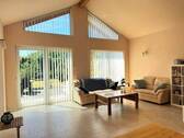 03-Wohnbereich mit Zugang zur Terrasse - 4 Zimmer Bungalow zum Kaufen in Bad Malente OT Neversfelde