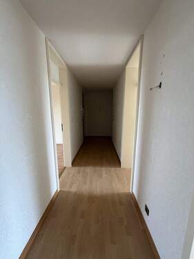 Flur - Helle 3,5-Zimmer-Wohnung mit Balkon in Saarbrücken-Eschberg