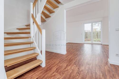 Flur-Treppe-Zugang Wohnzimmer - 