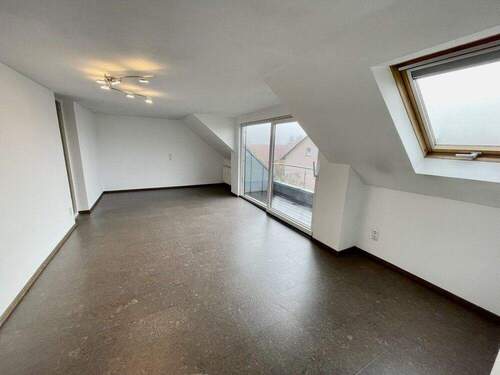 Wohnzimmer - 3 Zimmer Etagenwohnung zum Kaufen in Zellingen