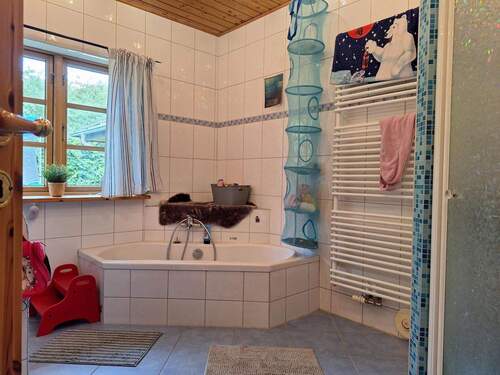 Vollbad mit toller Eckbadewanne, Ansicht I - 