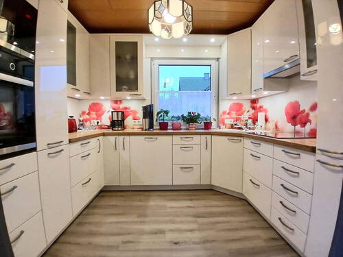 inklusive hochwertiger EBK - 