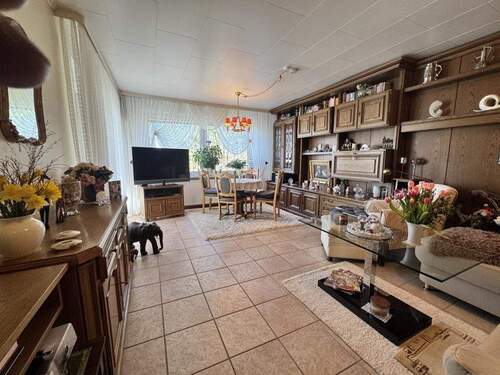 großes Wohnzimmer mit... - 2 Zimmer Etagenwohnung zum Kaufen in Berlin