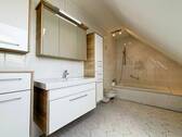 Wannenbad Wohnung OG - 