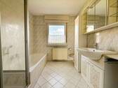 Tageslichtbad mit Wanne EG - 