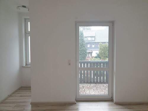 Küche mit Balkon - 4 Zimmer Etagenwohnung zur Miete in Lauter-Bernsbach