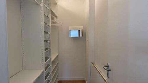 Walk-in Closet - 
