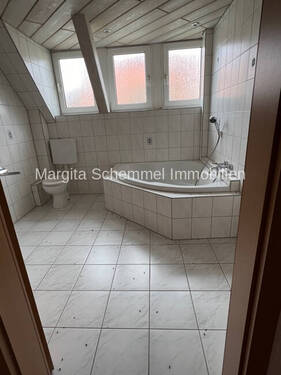 Wannenbad im OG (2) - 