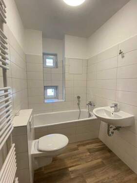 Badezimmer (Musterfoto) - 2 Zimmer Etagenwohnung in Gera