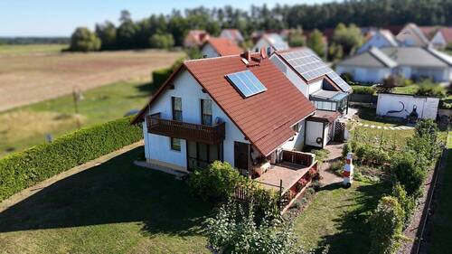 Titelbild - 6 Zimmer Einfamilienhaus zum Kaufen in Petersaurach