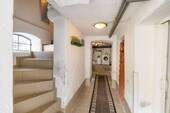 Kellertreppe und Flur - 