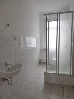 2. Bad mit Dusche und Fenster - 