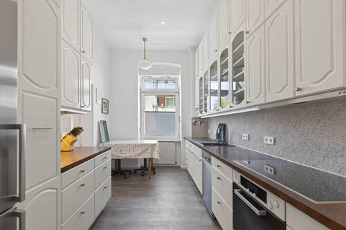 Küche mit Einbauküche - 