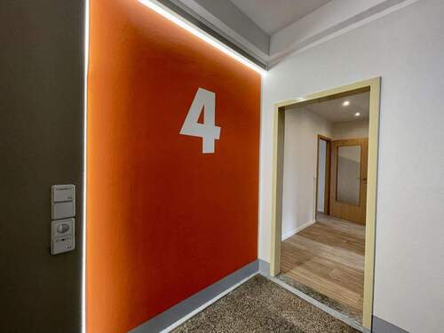 Wohnungseingang - 4 Zimmer Etagenwohnung zur Miete in Chemnitz