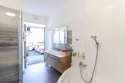 Badezimmer 1. OG - 