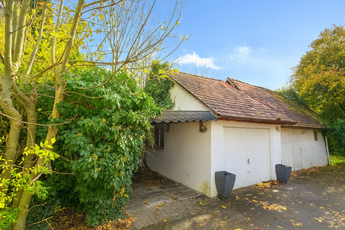 Garagen - Mehrfamilienhaus, Wohnhaus mit 210,00 m² in Bad Waldsee zum Kaufen