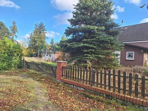 Blick auf das Grundstück - Doppelhaushälfte mit 88,00 m² in Strausberg zum Kaufen