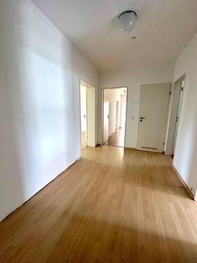 Flur - 4 Zimmer Etagenwohnung zum Kaufen in Grünwald