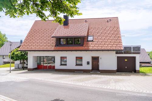 Bild 2 - 5 Zimmer Mehrfamilienhaus, Wohnhaus zum Kaufen in Herrischried