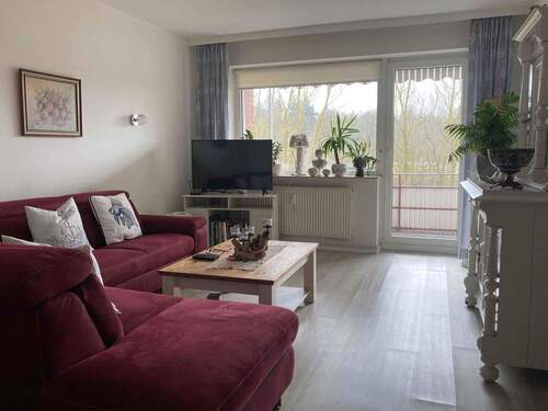 Wohnzimmer - 4 Zimmer Etagenwohnung in Husum